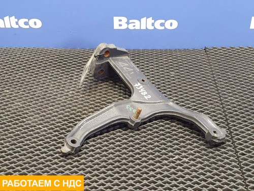 Кронштейн бампера правый